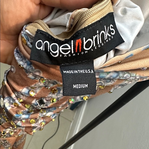 Elegant Backless Dress with Silver and Gold Details - Picture 4 of 4